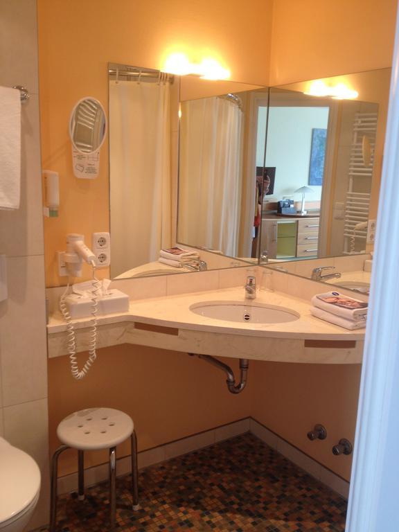 Nordseehotel Benser Hof Am Hafen Bensersiel Phòng bức ảnh